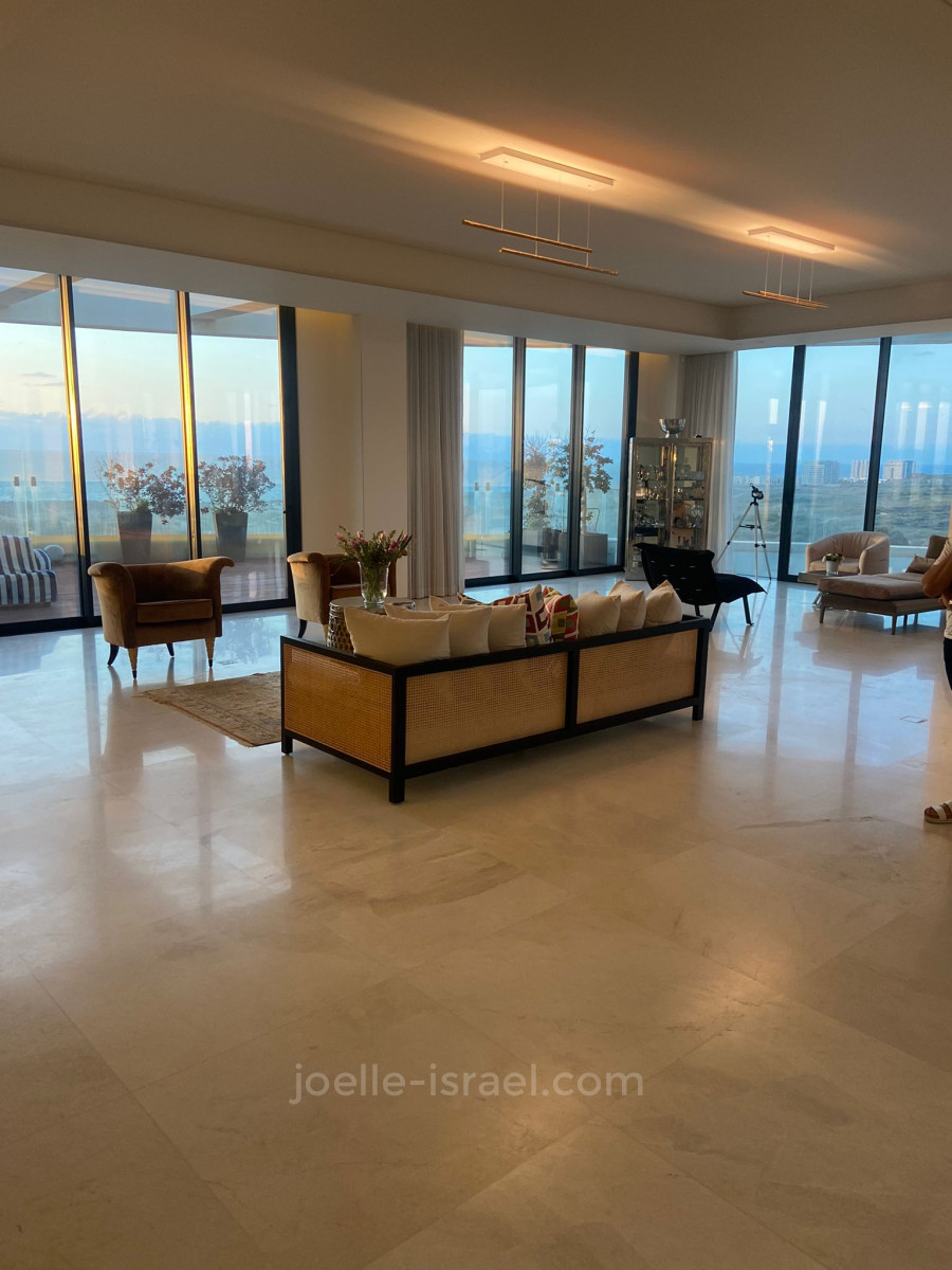 Duplex-Penthouse 7 Rooms Tel Aviv Glilot 316-IBL-1557