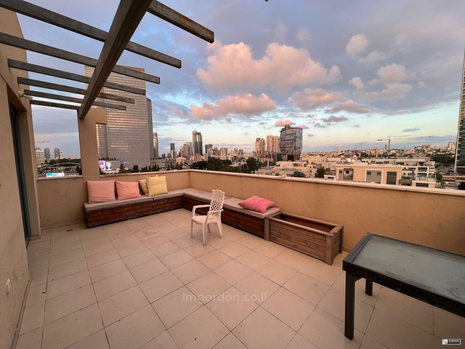 Penthouse 4 Rooms Tel Aviv Montifiory 357-IBL-1471