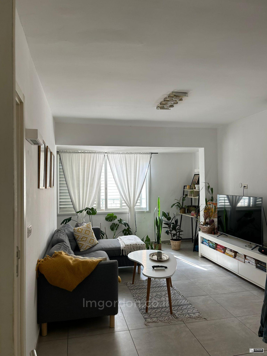 Apartment 1 Rooms Tel Aviv quarter of the sea 357-IBL-1505