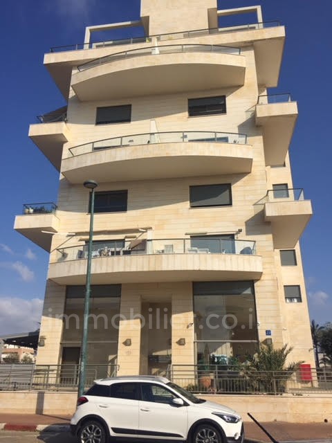 Apartment 5 Rooms Netanya Nat 600 368-IBL-351