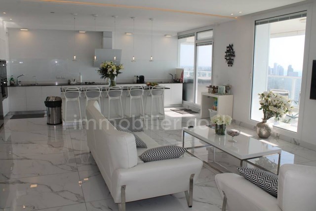For sale Mini-Penthouse Netanya
