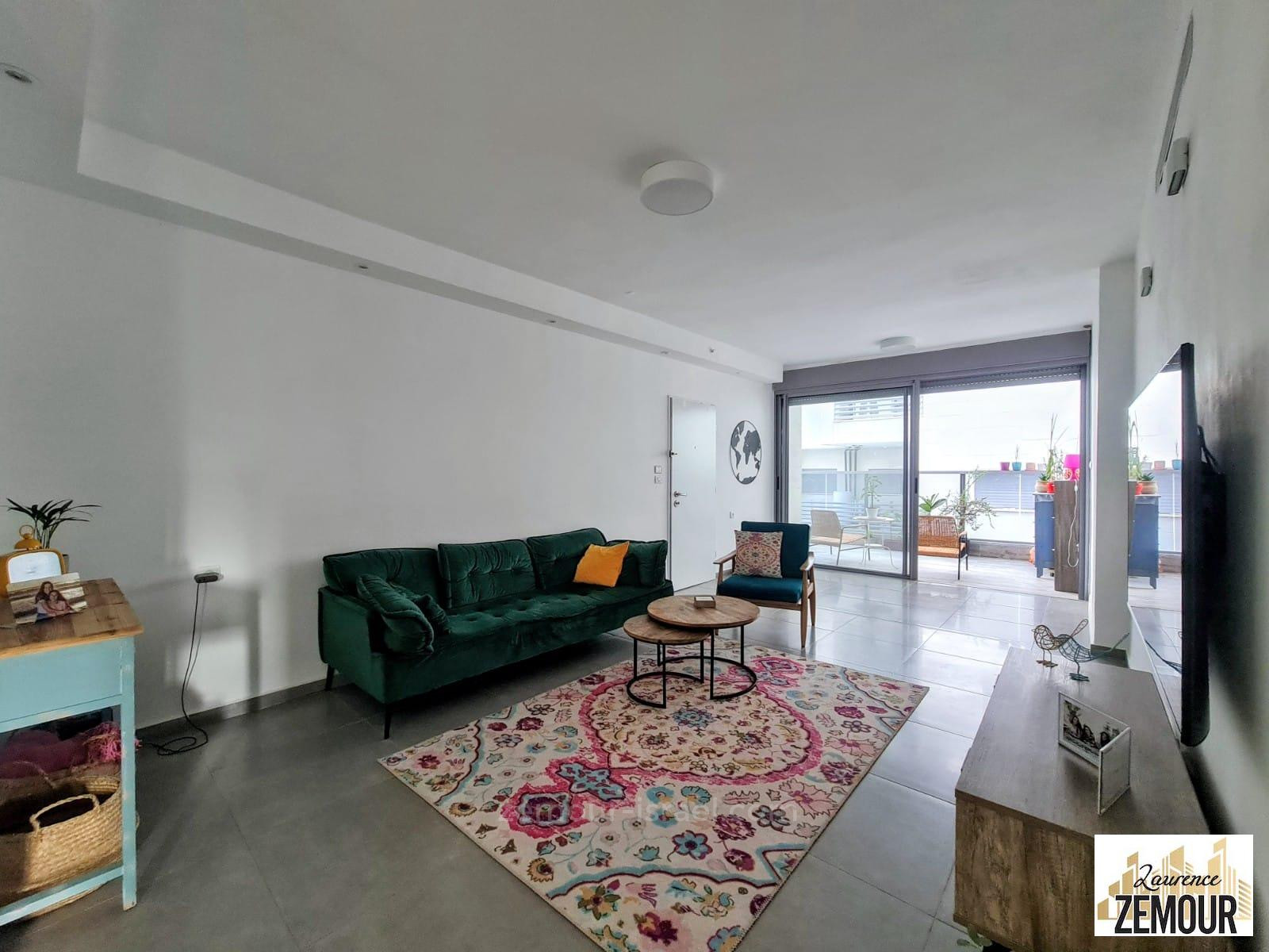 Apartment 4.5 Rooms Raanana Est 60-IBL-1259