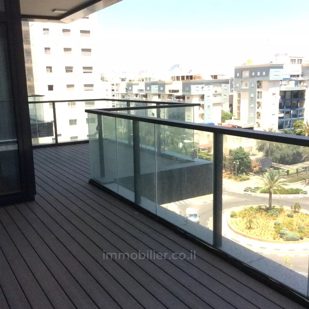 5-room apartment for sale in beautiful building, Kiryat Leumi, Rishon LeZion