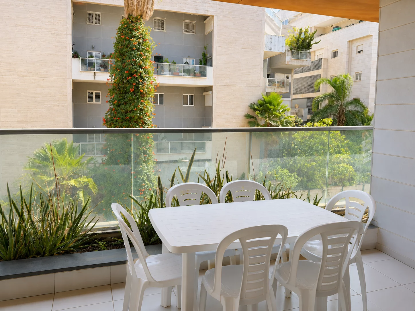 City Center – Beautiful Building – Large Apartment