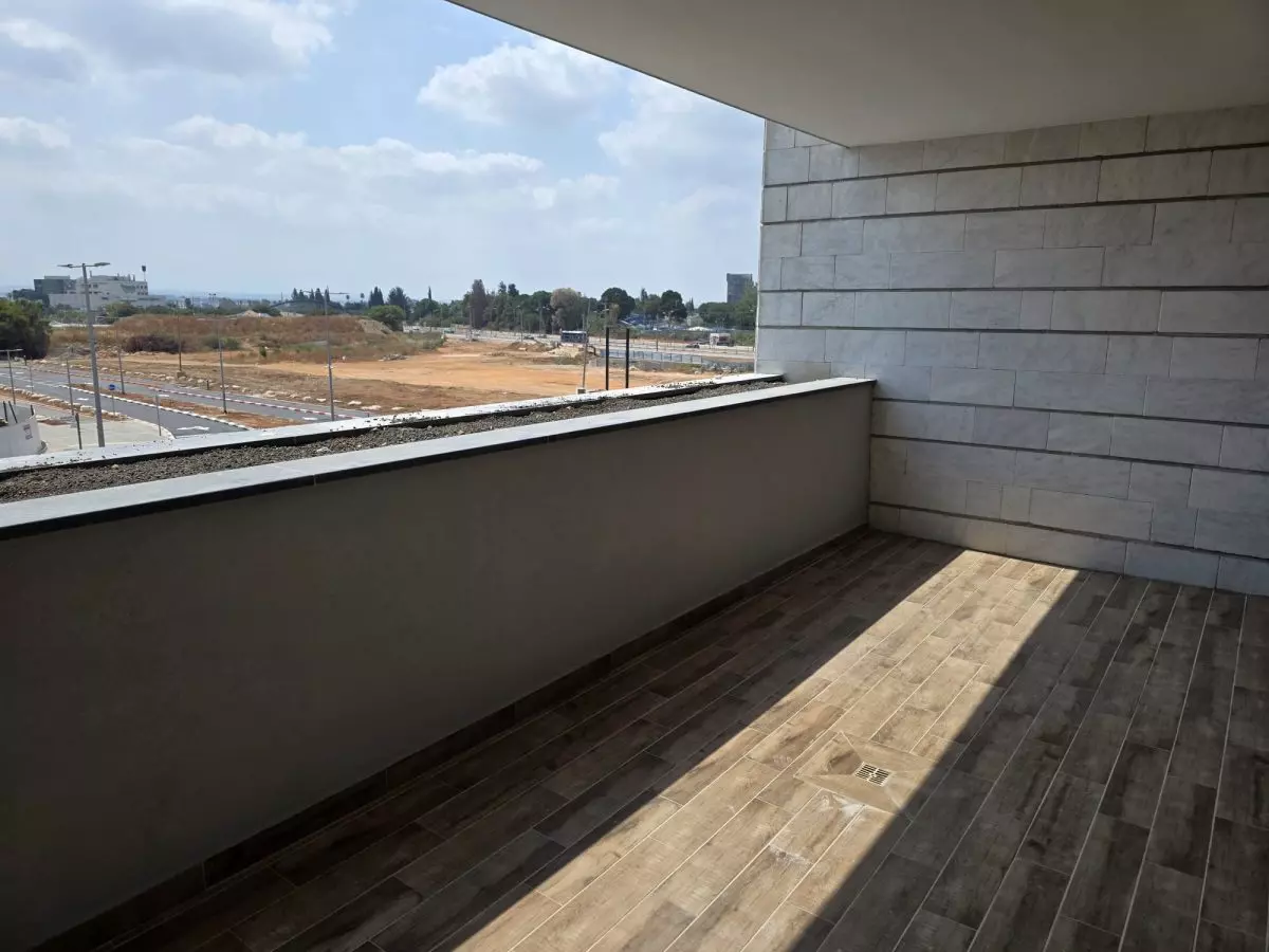 New 4-Room Apartment, Move-in Ready – Gindi "Pinat Savyon", Yehud-Monosson