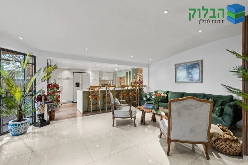 Garden apartment 7 rooms, Kiryat Ganim neighborhood in Rishon LeZion