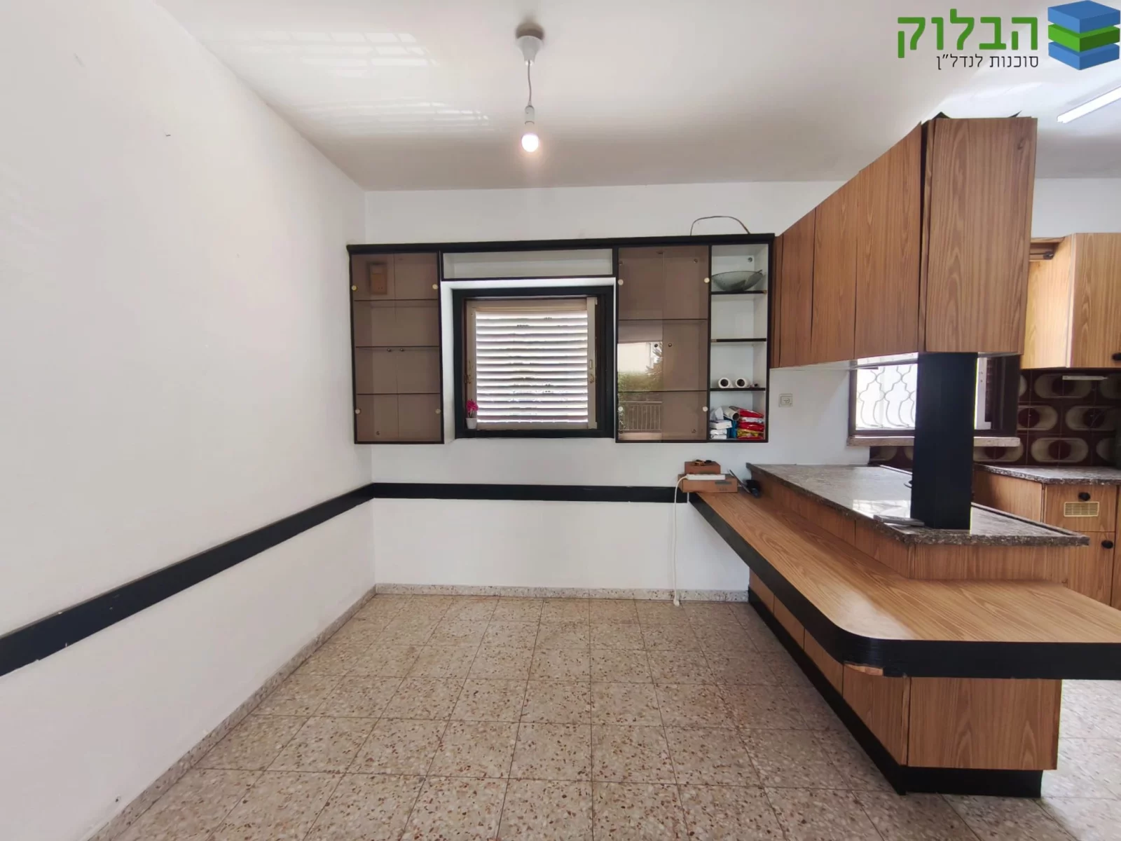 For sale 4-room apartment | Elevator and parking in Tabu | Ramaz neighborhood in Rishon LeZion