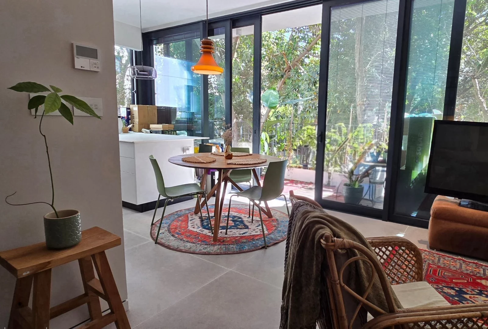 3-Room Apartment with Balcony and Green View, Lilian Street