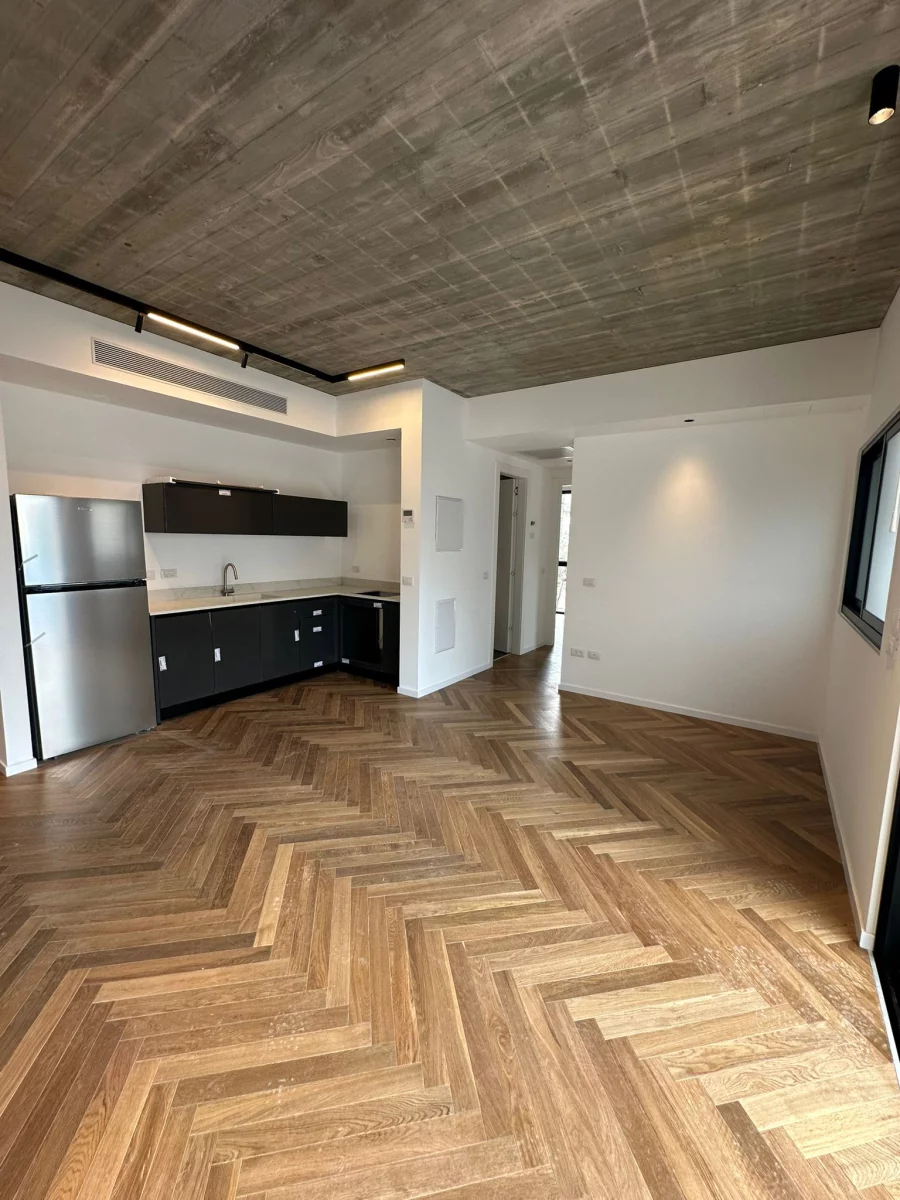 Appartement lumineux de 3 pièces avec balcon ensoleillé, rue De Haaz, Vieux Nord, Tel Aviv