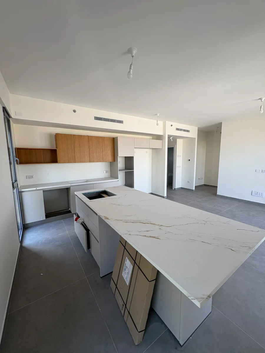Nouvel appartement 4 pièces avec balcon sur Mossinzon Street