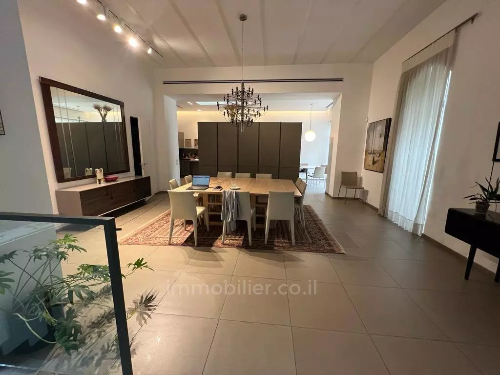 Villa 6 rooms Jerusalem Baka 1-IBL-2756