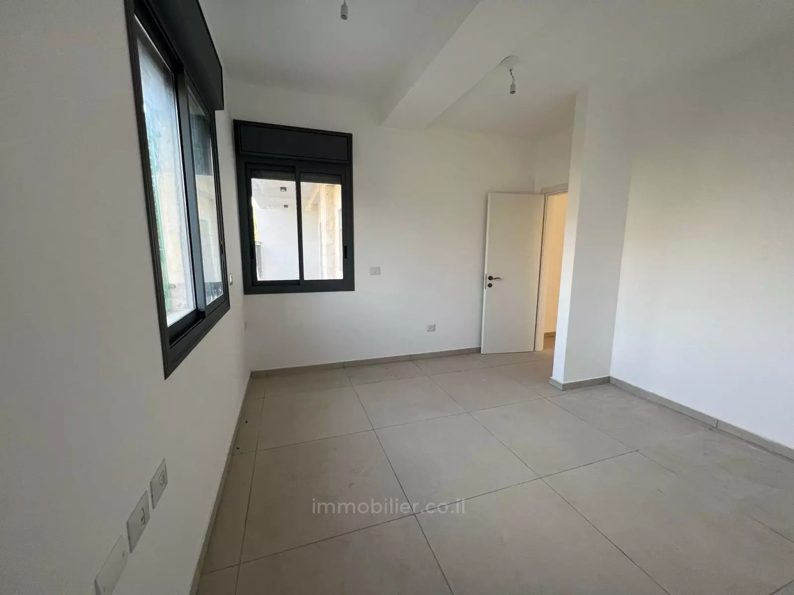 Apartment 4 Rooms Jerusalem Mochava Germanit 1-IBL-2853