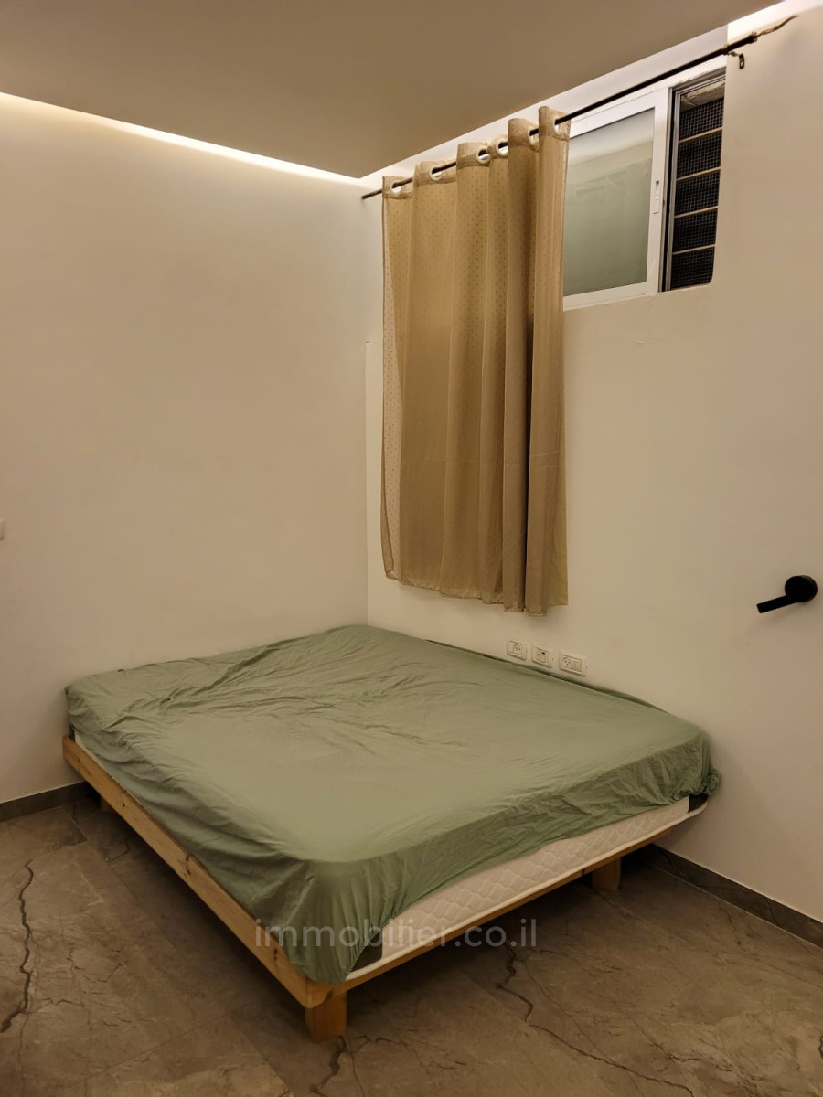 Apartment 1.5 Rooms Jerusalem Nahlaot 1-IBL-2859