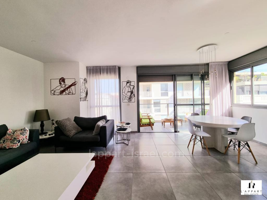 Apartment 3 Rooms Tel Aviv quarter of the sea 175-IBL-3100