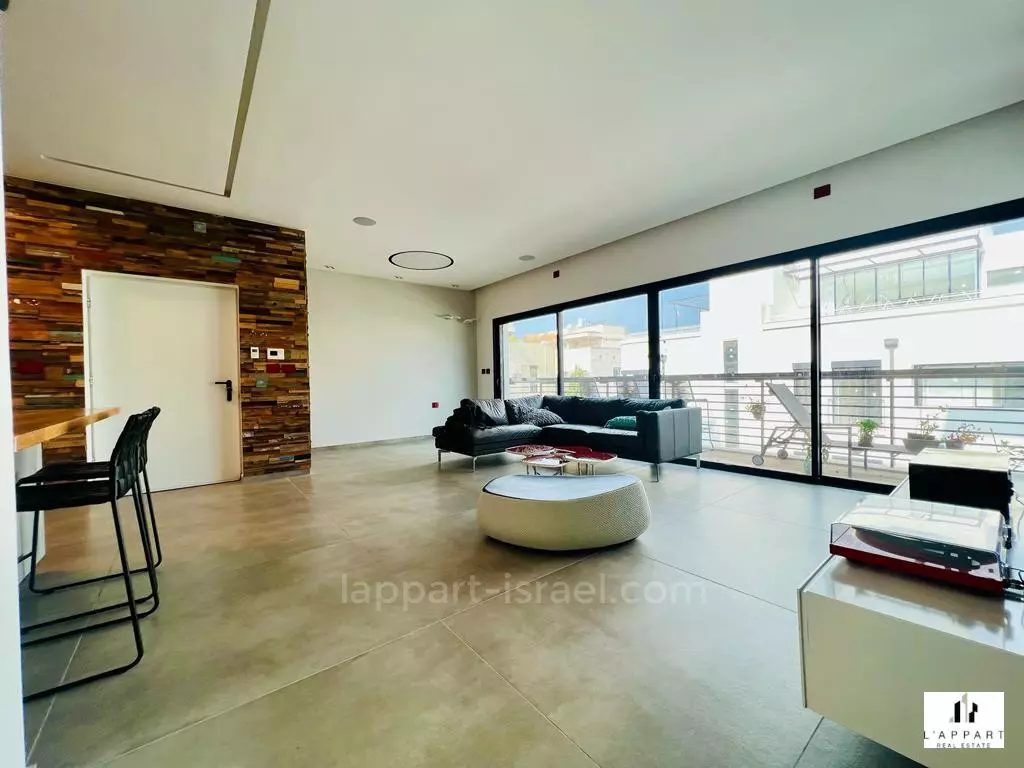 Apartment 4 Rooms Tel Aviv Lev Tel-Aviv 175-IBL-3117