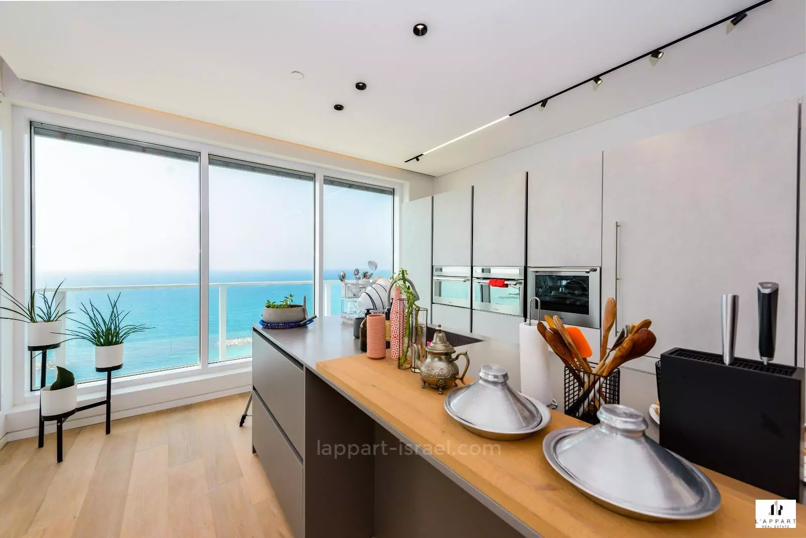 Apartment 4 rooms Netanya City center 175-IBL-3134