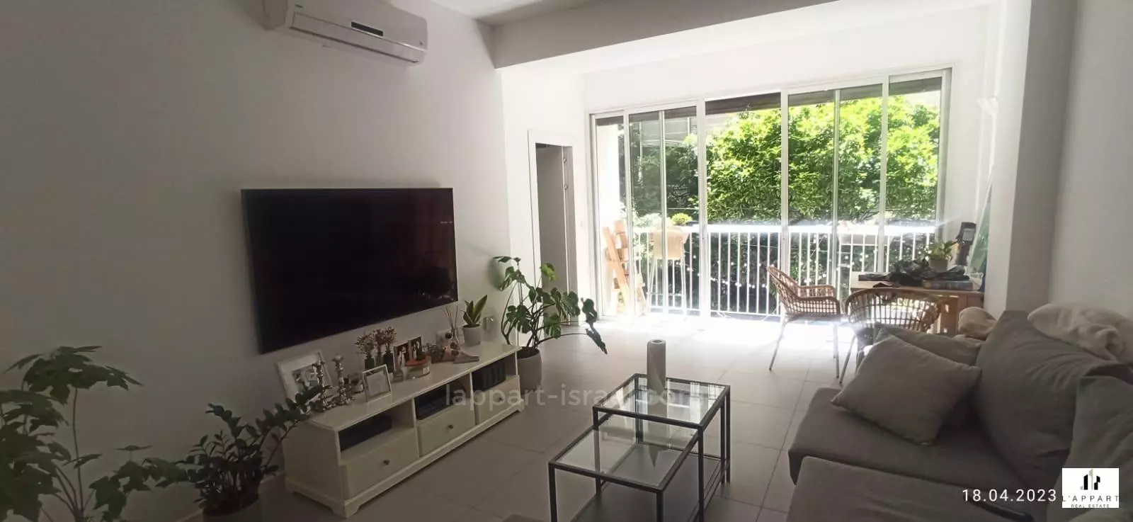 Apartment 2.5 rooms Tel Aviv Bazel 175-IBL-3184