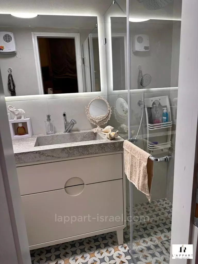 Apartment 4.5 rooms Tel Aviv quarter of the sea 175-IBL-3197