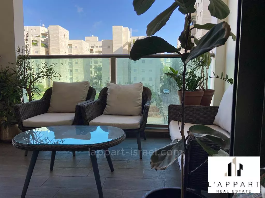 Apartment 4.5 rooms Tel Aviv Ramat Aviv 175-IBL-3242