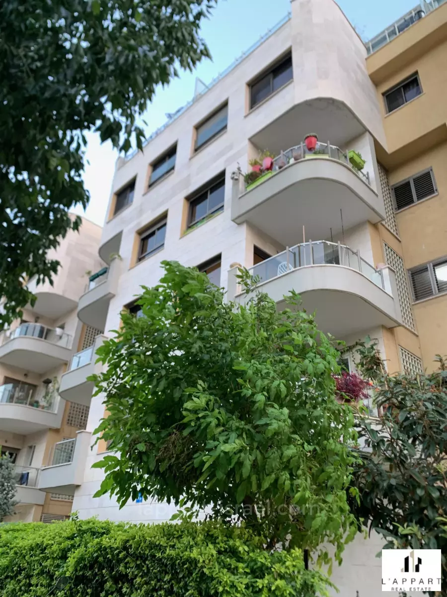 Apartment 3 rooms Tel Aviv City center 175-IBL-3245