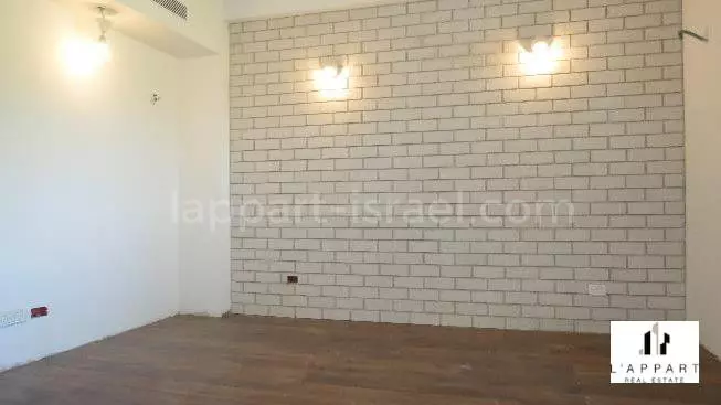 Apartment 3 rooms Tel Aviv City center 175-IBL-3245