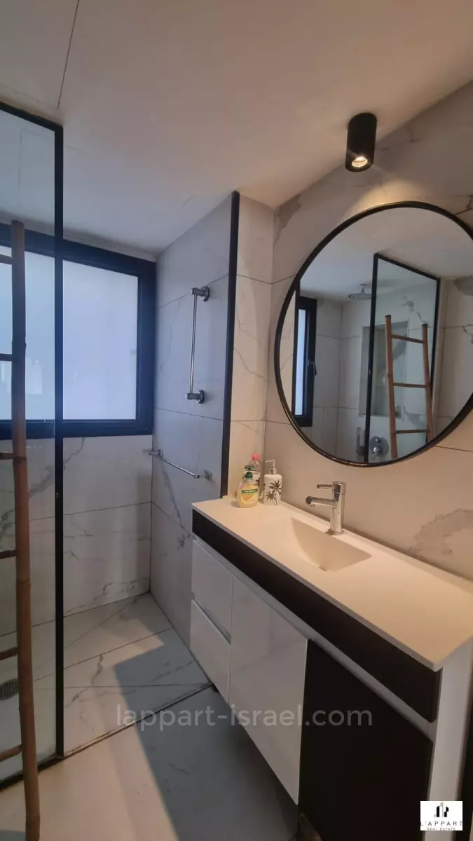 Apartment 3 rooms Tel Aviv First sea line 175-IBL-3285