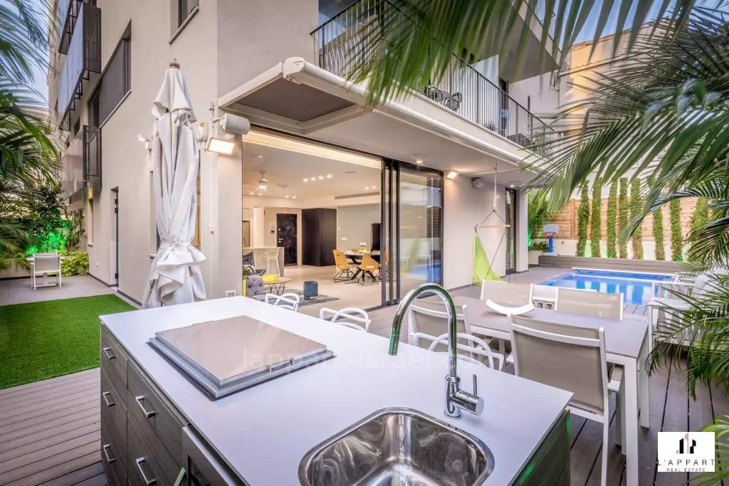 Ground floor 4 rooms Tel Aviv quarter of the sea 175-IBL-3291