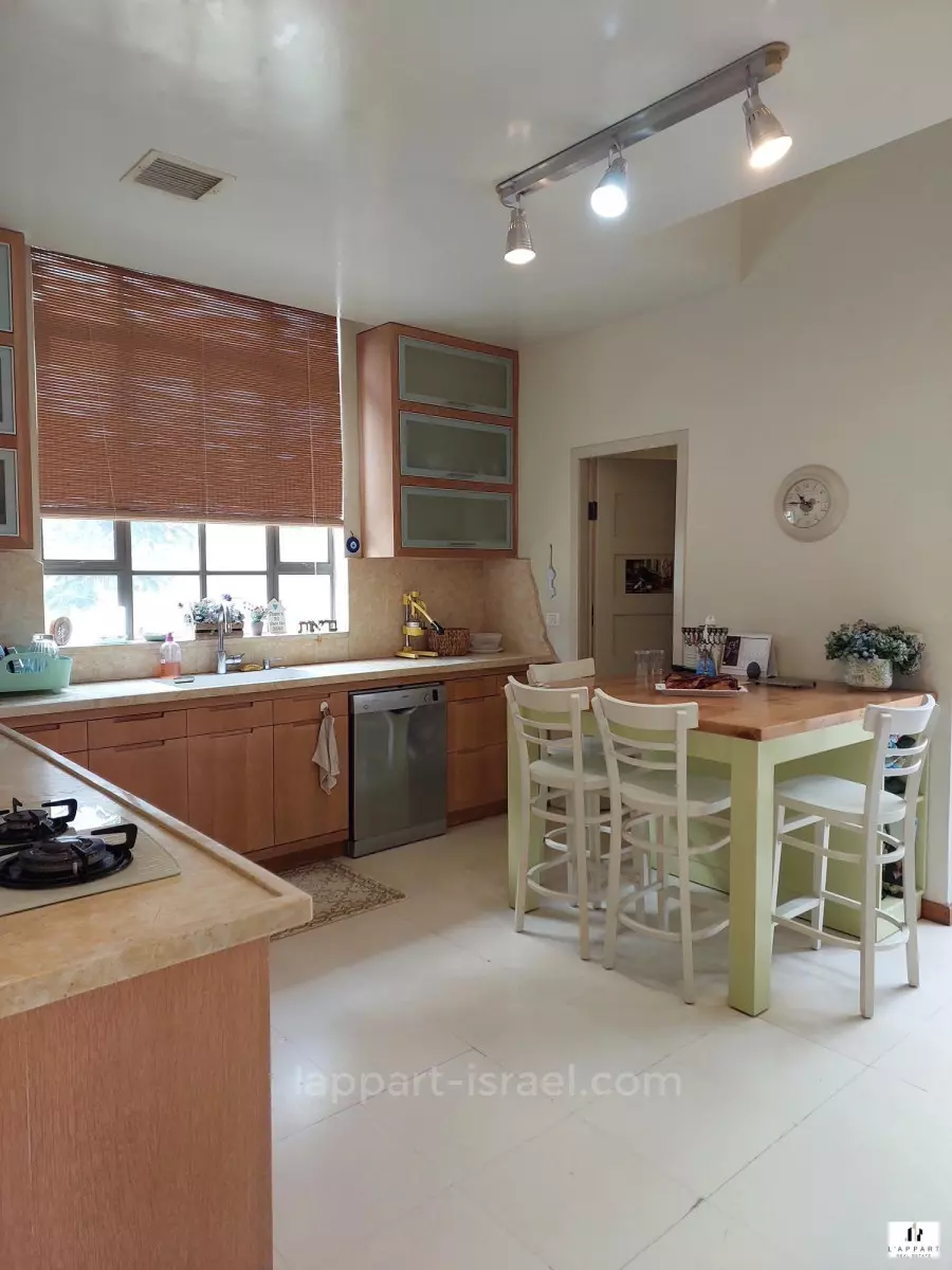 Villa 7 rooms Yehud Yehud 175-IBL-3320