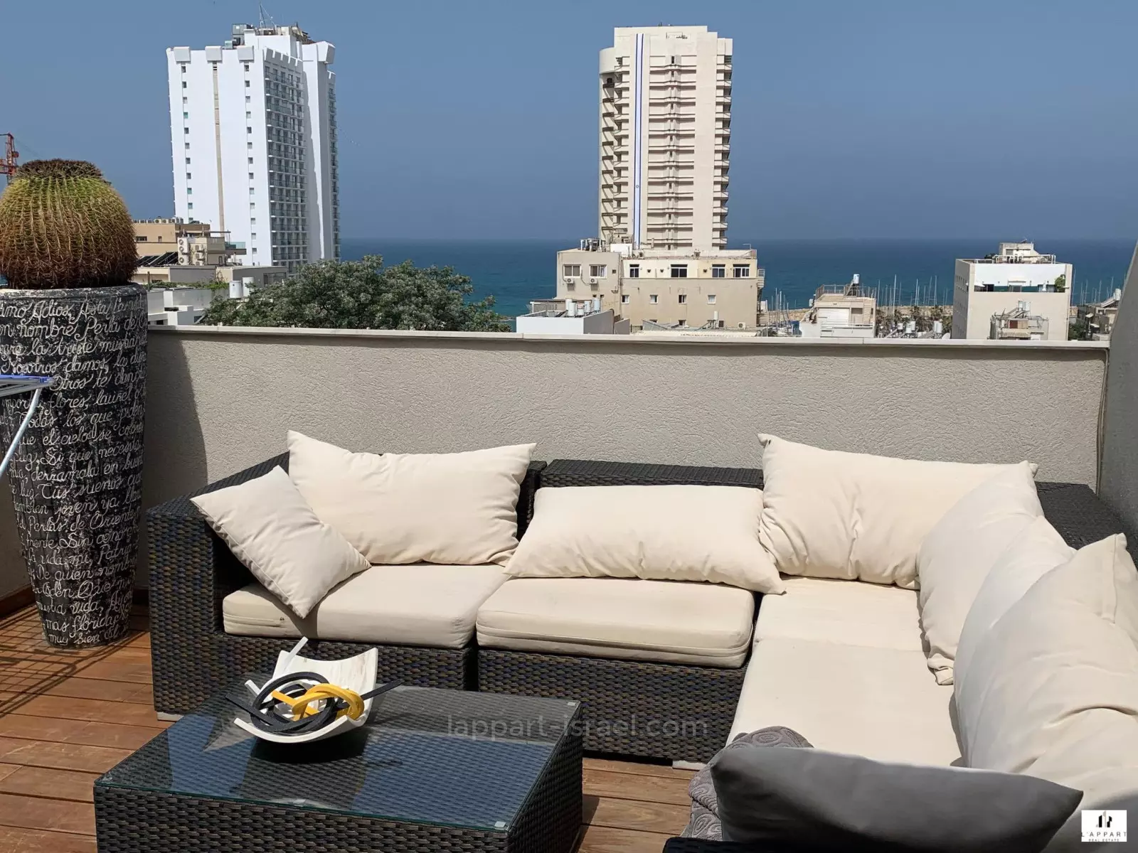 Duplex-Penthouse 3 rooms Tel Aviv quarter of the sea 175-IBL-3371