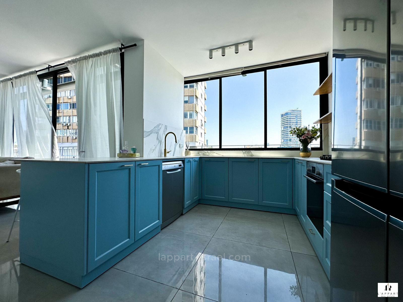 Penthouse 4 Rooms Tel Aviv quarter of the sea 175-IBL-3387