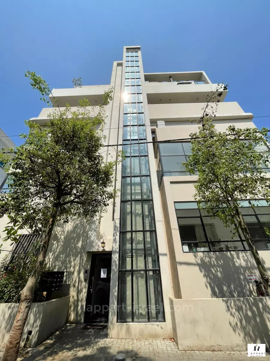 Duplex-Penthouse 3 rooms Tel Aviv Lev Tel-Aviv 175-IBL-3389