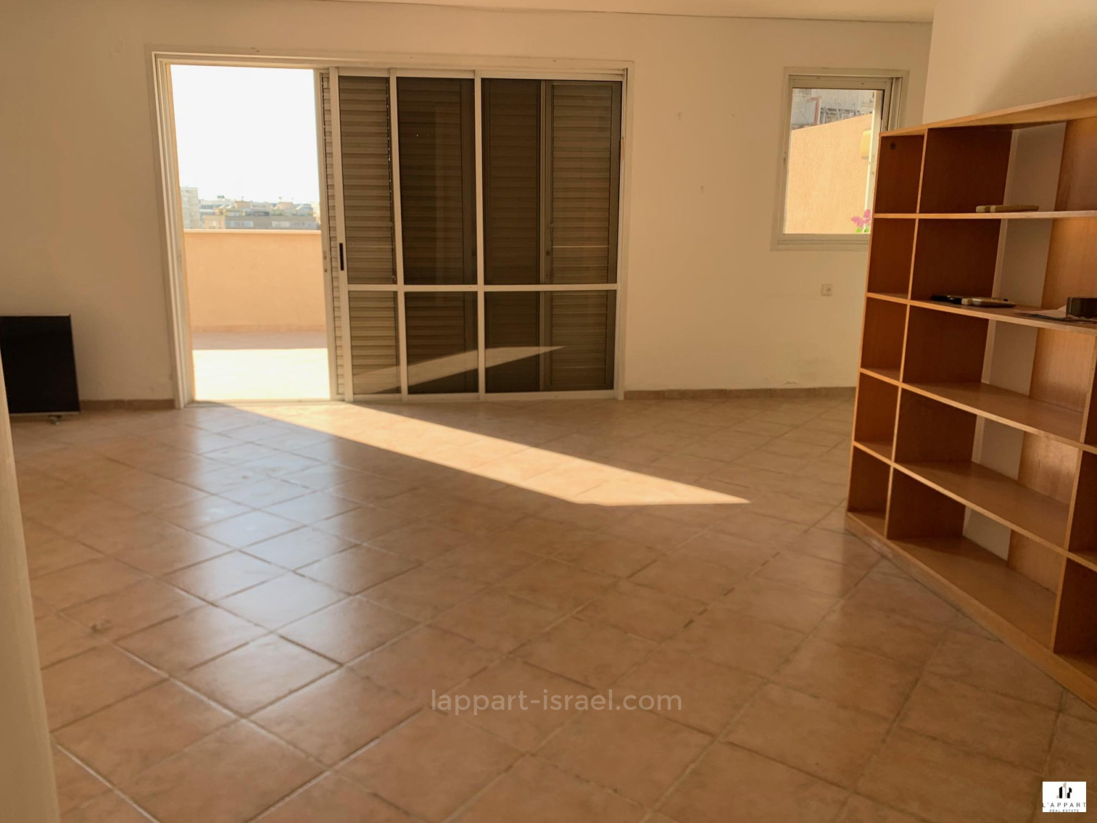 Penthouse 3 Rooms Tel Aviv Kikar Hamedina 175-IBL-3394