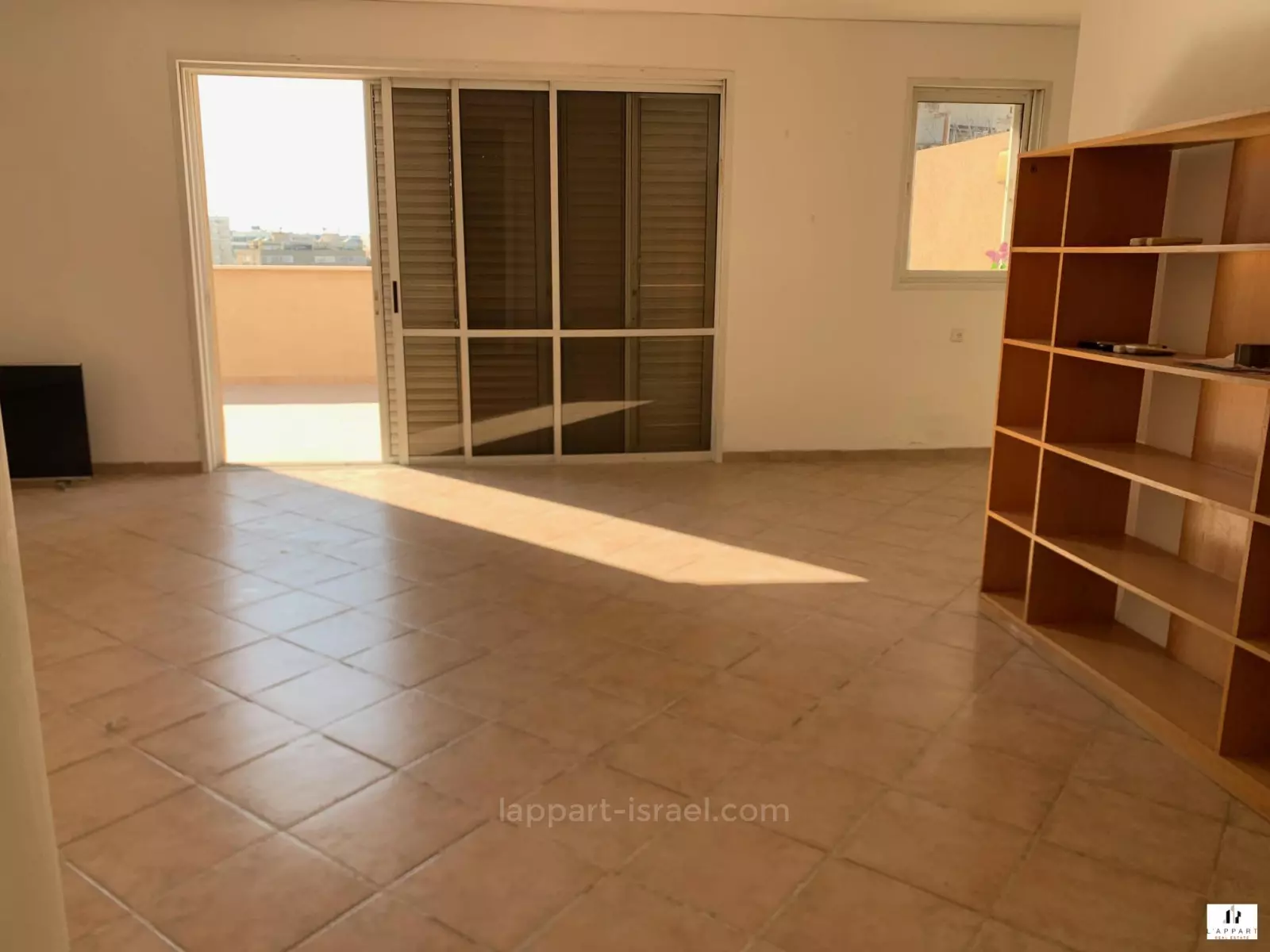 Penthouse 3 rooms Tel Aviv Kikar Hamedina 175-IBL-3394