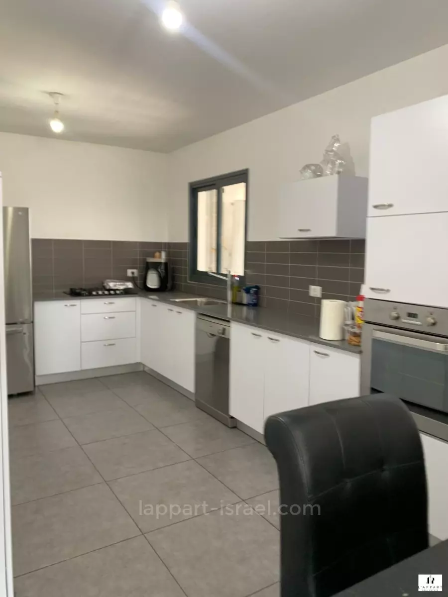 Apartment 4 Rooms Tel Aviv Kefar Shalem 175-IBL-3398