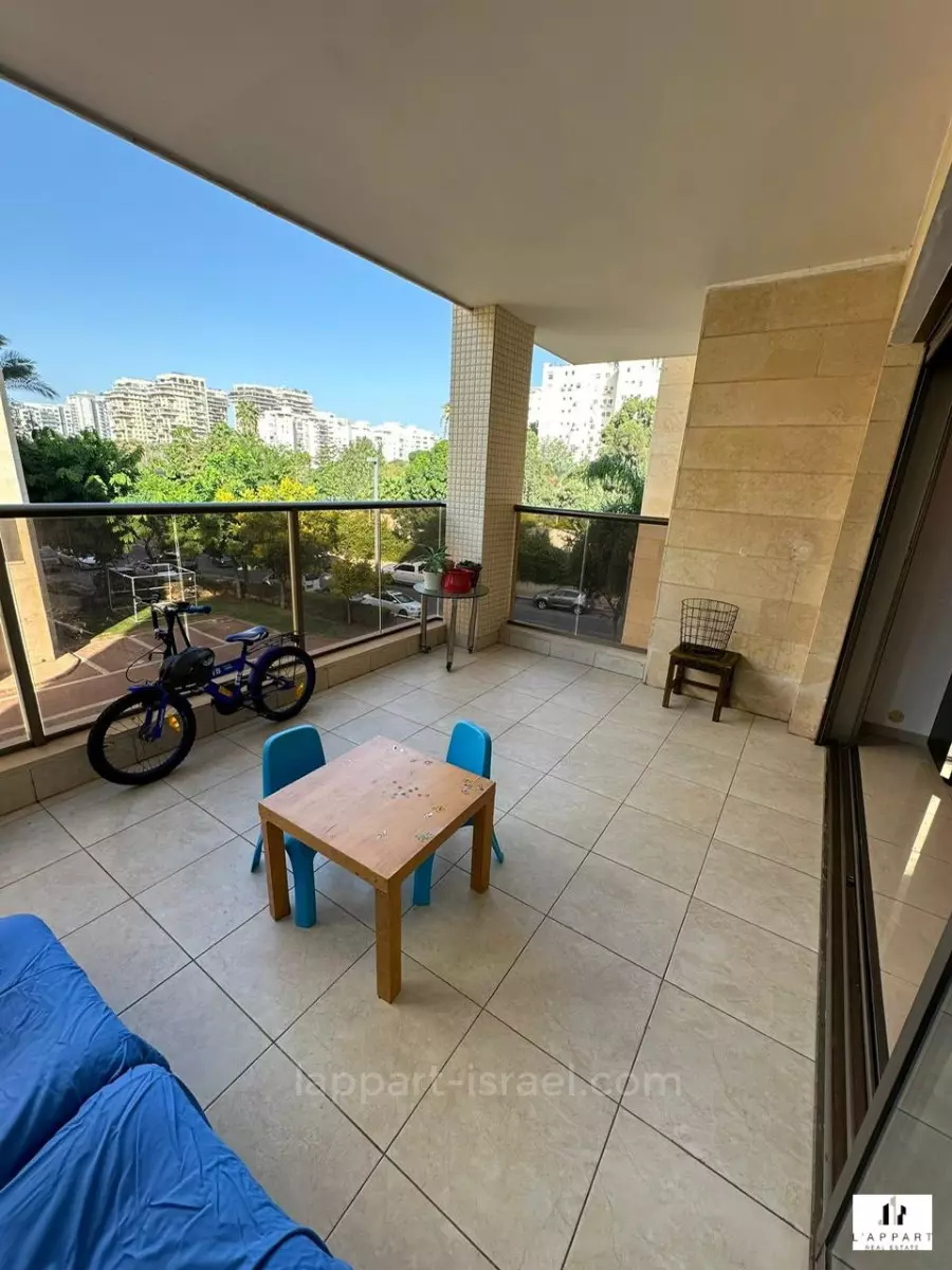 Apartment 4 rooms Tel Aviv Ramat Aviv 175-IBL-3428