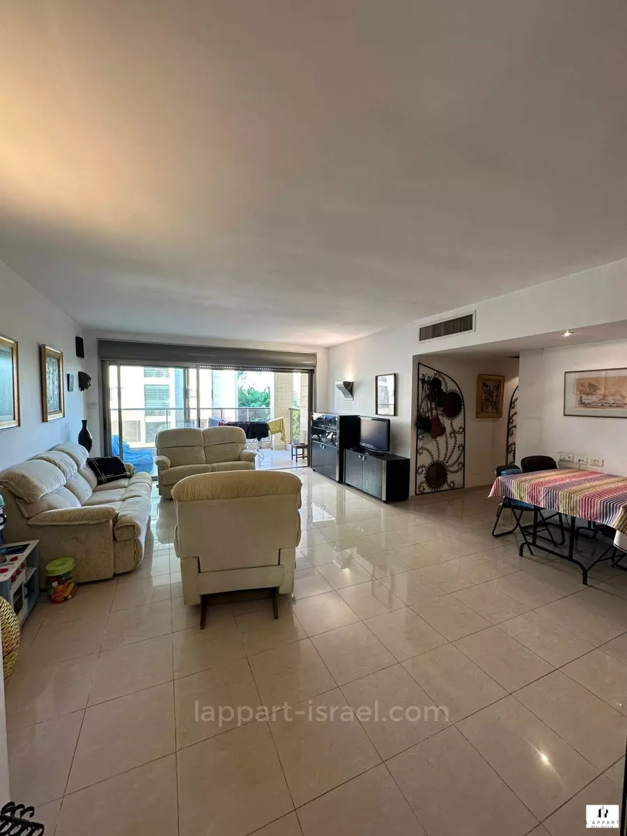 Apartment 4 rooms Tel Aviv Ramat Aviv 175-IBL-3428