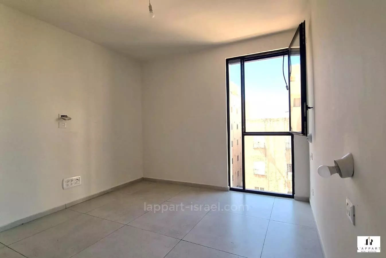 Apartment 3 rooms Tel Aviv quarter of the sea 175-IBL-3429