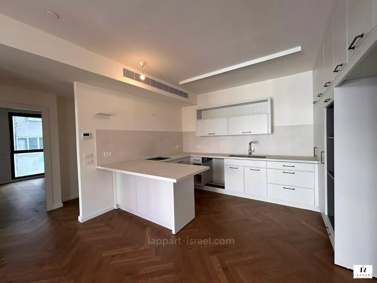 Apartment 4 rooms Tel Aviv City center 175-IBL-3430