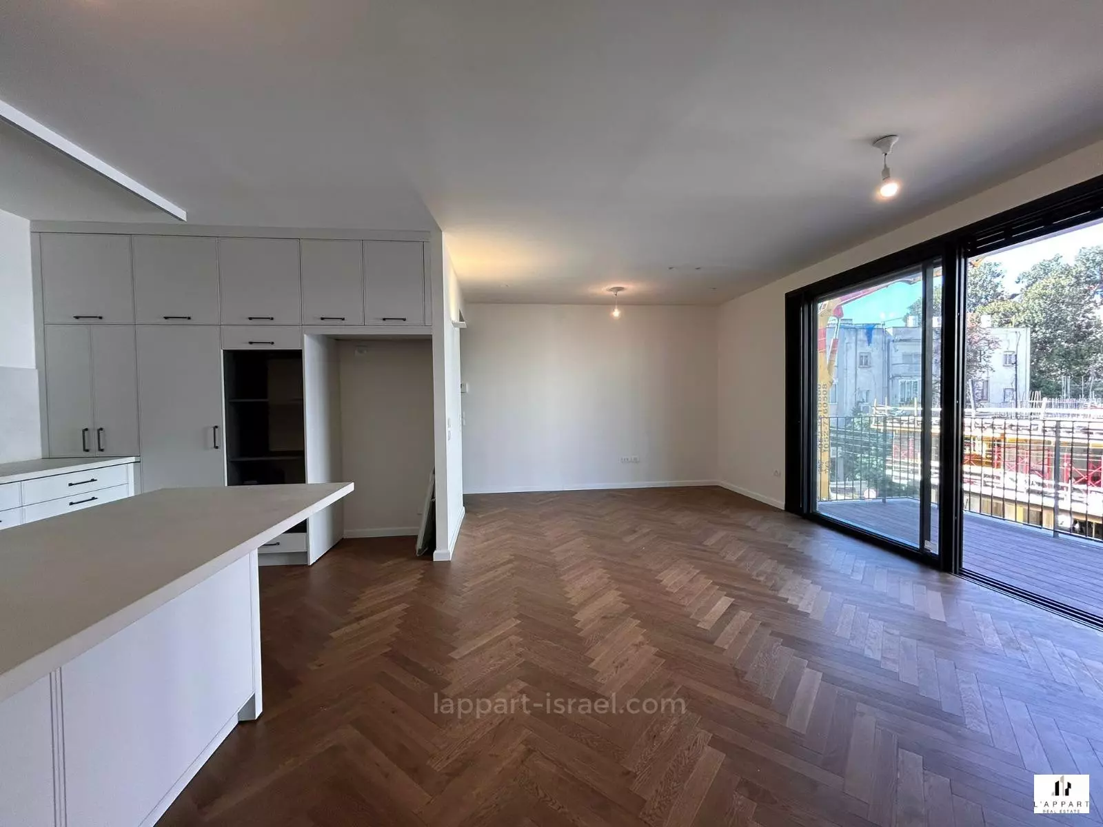 Apartment 4 rooms Tel Aviv City center 175-IBL-3430