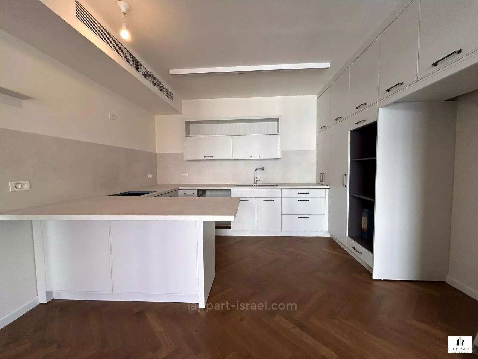 Apartment 4 rooms Tel Aviv City center 175-IBL-3430