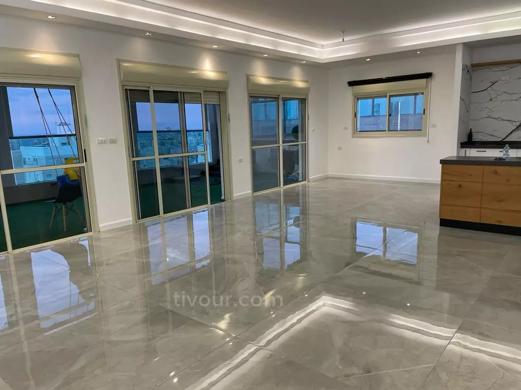 Penthouse 5.5 rooms Ashdod Tet Zayin 210-IBL-1982