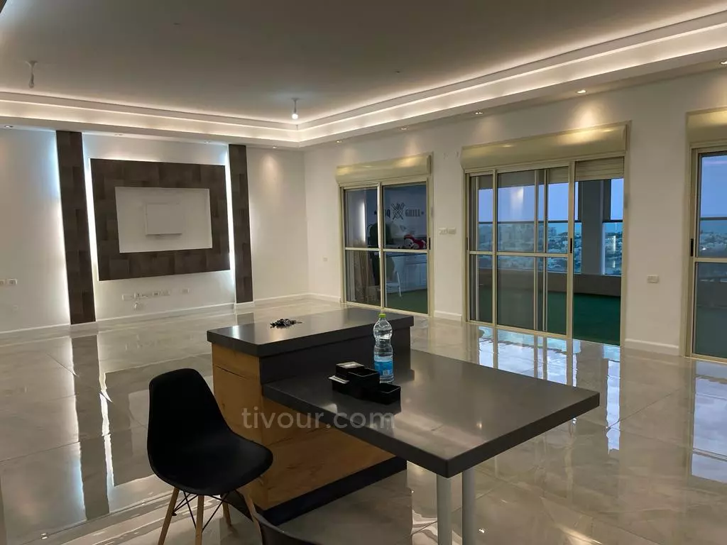 Penthouse 5.5 rooms Ashdod Tet Zayin 210-IBL-1982