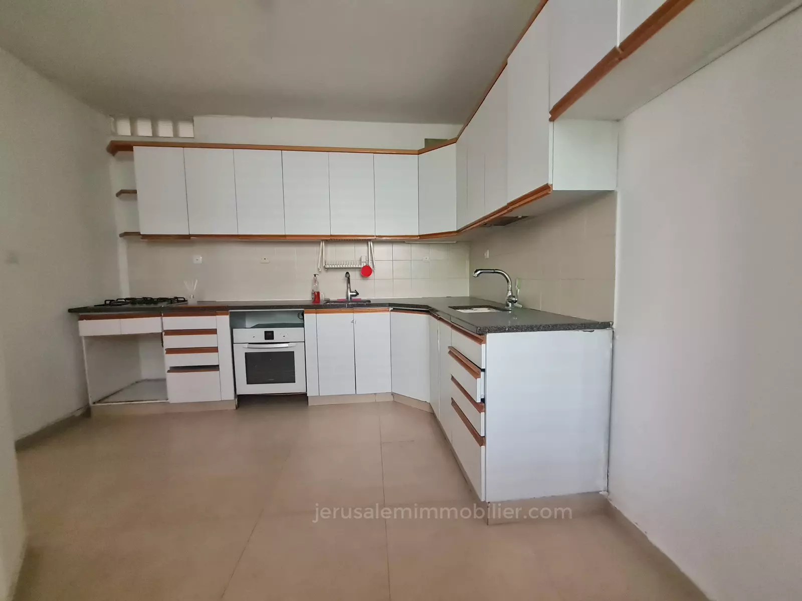 Apartment 3.5 rooms Jerusalem Katamon hayeshana 226-IBL-1749