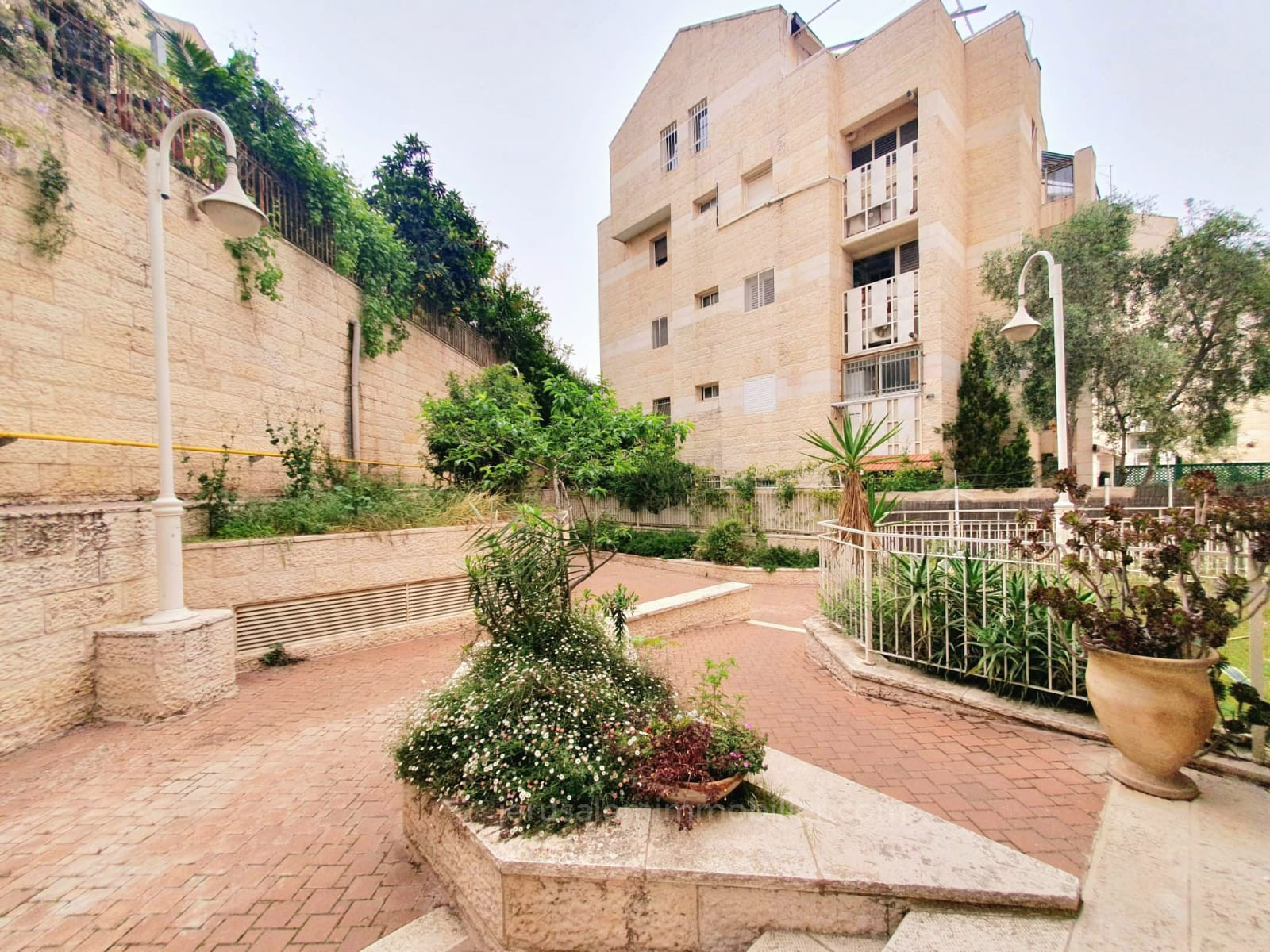 Apartment 3.5 Rooms Jerusalem Ramat Bet Hakerem 226-IBL-1782