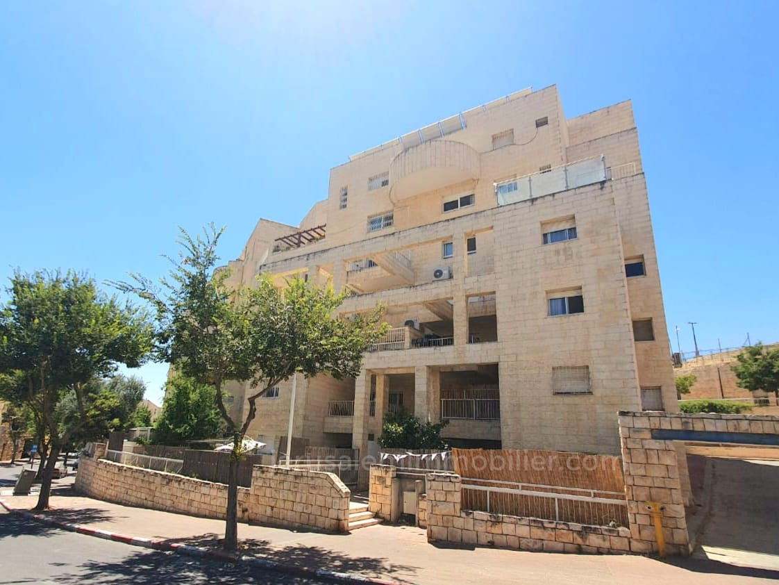Apartment 3 Rooms Jerusalem Har Homa 226-IBL-1801