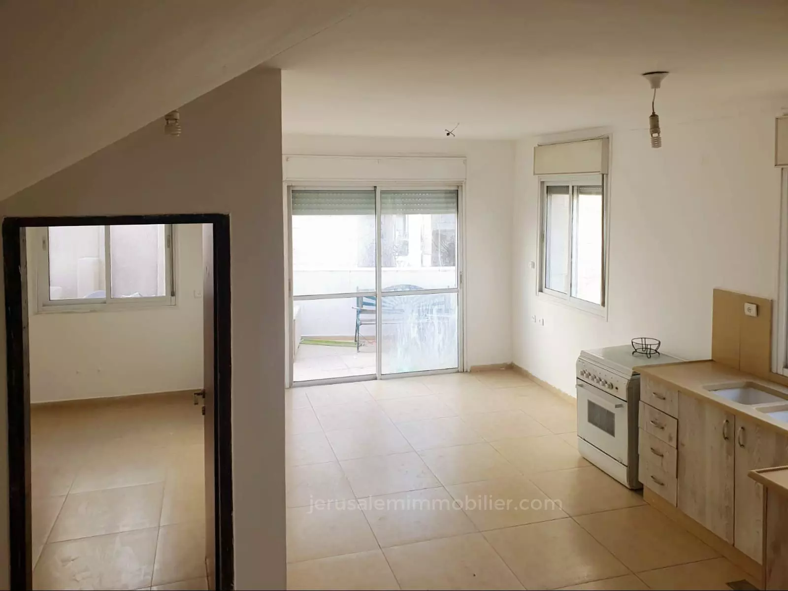 Duplex 4 rooms Jerusalem Nahlaot 226-IBL-1823