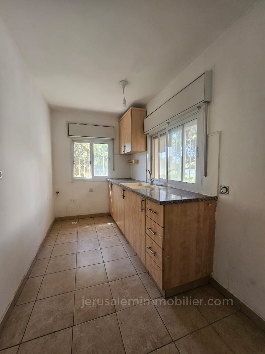 Apartment 5 Rooms Jerusalem Givat Mordehai 226-IBL-1833