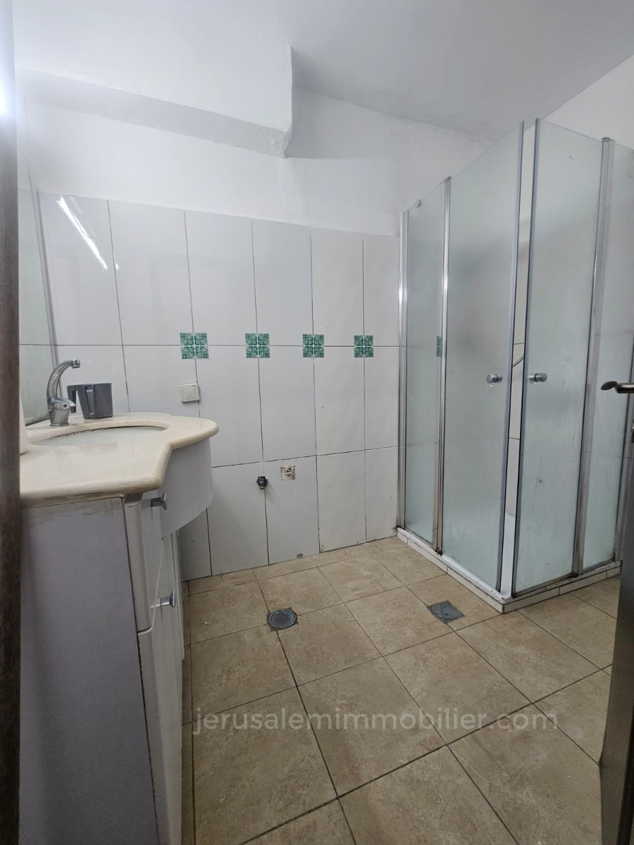 Apartment 5 Rooms Jerusalem Givat Mordehai 226-IBL-1833