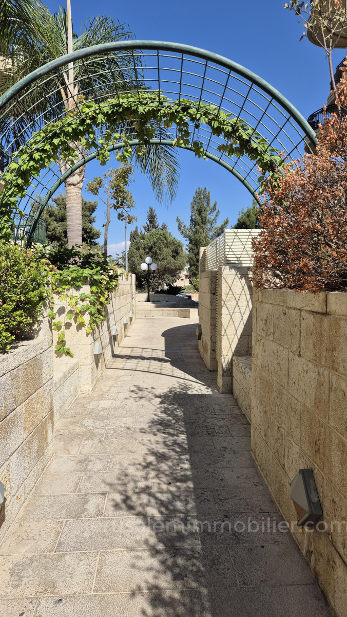 Apartment 3 Rooms Jerusalem Arnona 226-IBL-1861