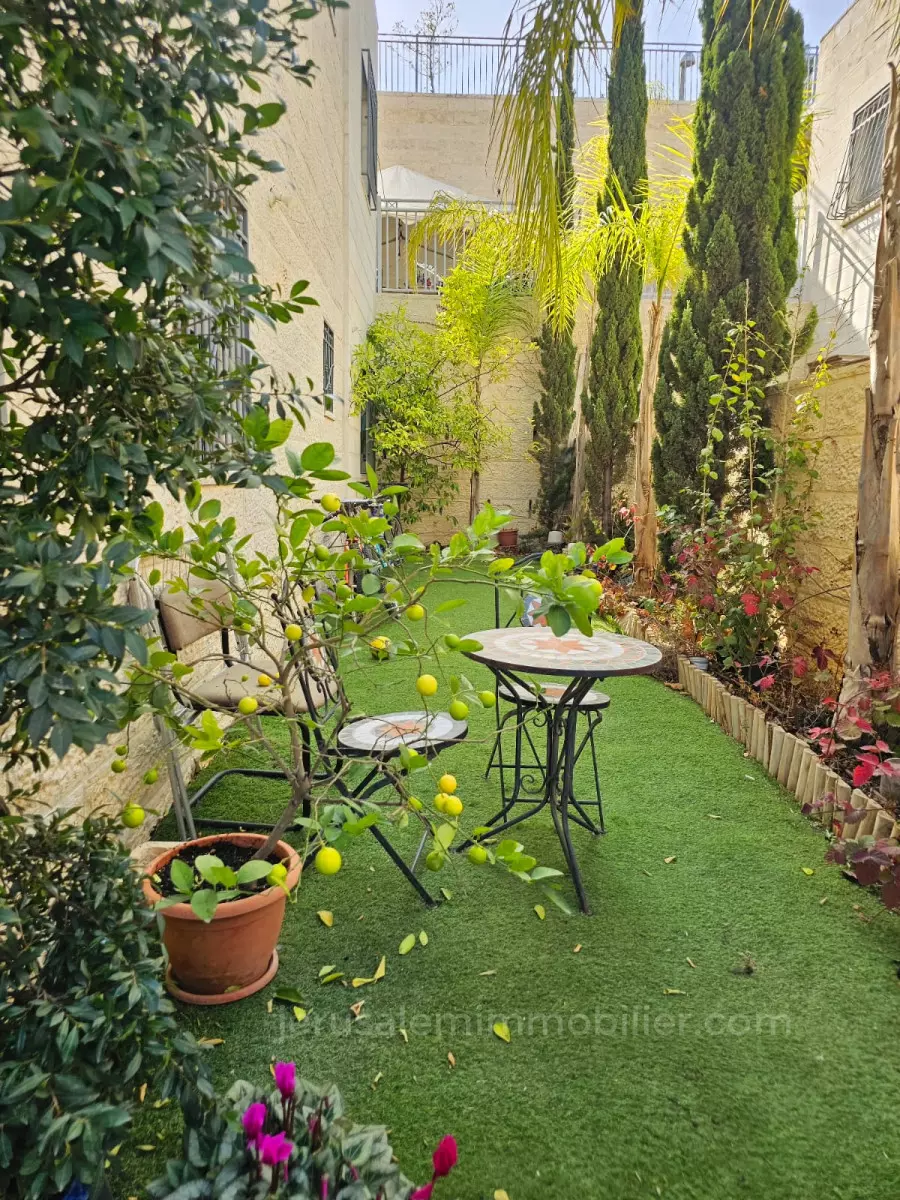 Ground floor 6 rooms Jerusalem Pisgat Zeev 226-IBL-1871